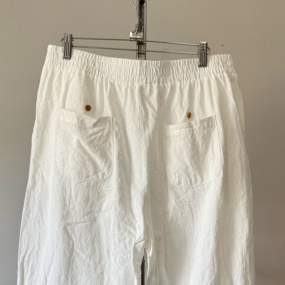 White harem pants crafted from 100% breathable cotton, with lace at the ankles. - Picture 6 of 15